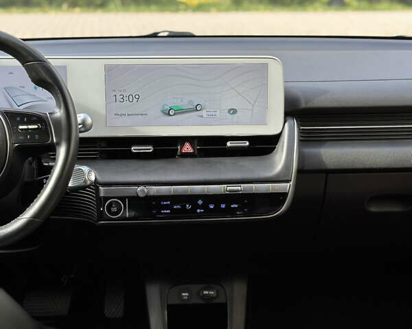 Серый Хендай Ioniq 5, объемом двигателя 0 л и пробегом 185 тыс. км за 23900 $, фото 69 на Automoto.ua
