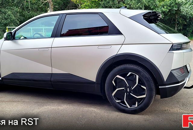 Серый Хендай Ioniq 5, объемом двигателя 0 л и пробегом 18 тыс. км за 26700 $, фото 5 на Automoto.ua