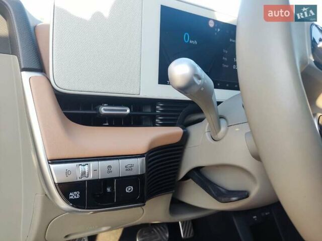 Серый Хендай Ioniq 5, объемом двигателя 0 л и пробегом 91 тыс. км за 33400 $, фото 5 на Automoto.ua