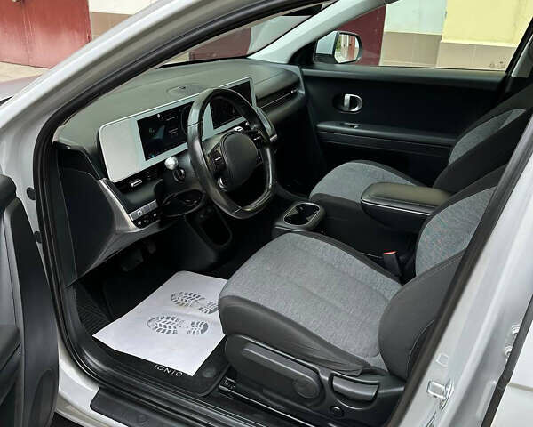 Сірий Хендай Ioniq 5, об'ємом двигуна 0 л та пробігом 151 тис. км за 22700 $, фото 31 на Automoto.ua
