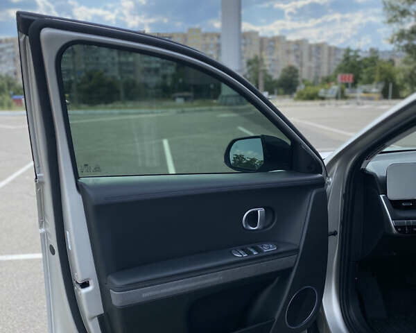 Серый Хендай Ioniq 5, объемом двигателя 0 л и пробегом 28 тыс. км за 27000 $, фото 15 на Automoto.ua