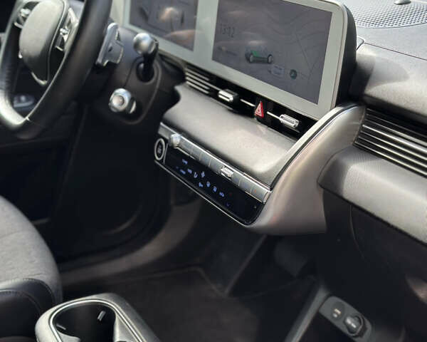 Серый Хендай Ioniq 5, объемом двигателя 0 л и пробегом 185 тыс. км за 23900 $, фото 79 на Automoto.ua