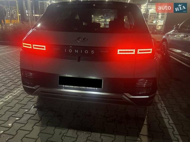 Серый Хендай Ioniq 5, объемом двигателя 0 л и пробегом 82 тыс. км за 20999 $, фото 5 на Automoto.ua