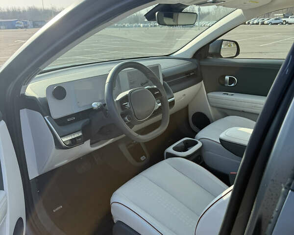 Серый Хендай Ioniq 5, объемом двигателя 0 л и пробегом 19 тыс. км за 28500 $, фото 6 на Automoto.ua