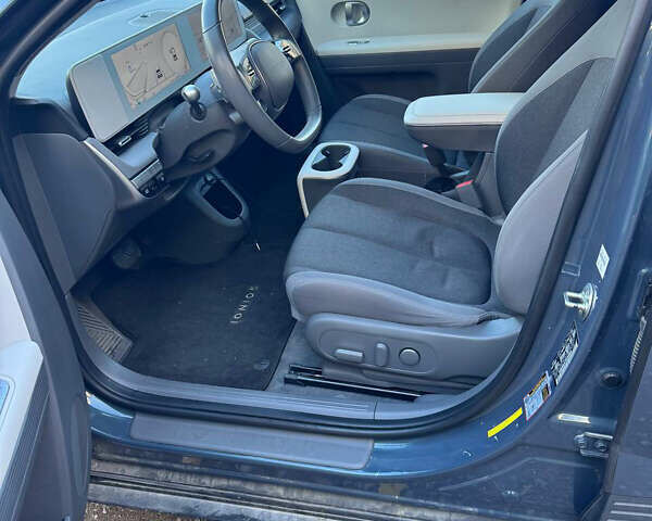 Серый Хендай Ioniq 5, объемом двигателя 0 л и пробегом 141 тыс. км за 21300 $, фото 8 на Automoto.ua