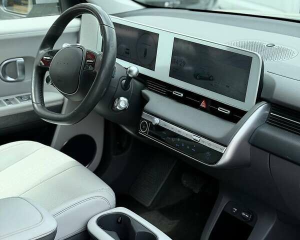 Сірий Хендай Ioniq 5, об'ємом двигуна 0 л та пробігом 56 тис. км за 26900 $, фото 11 на Automoto.ua