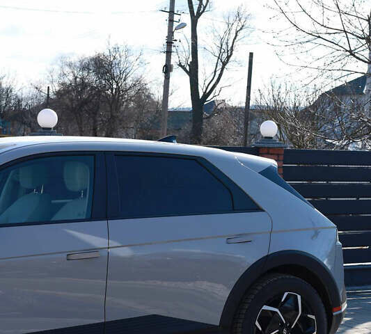 Серый Хендай Ioniq 5, объемом двигателя 0 л и пробегом 35 тыс. км за 32000 $, фото 2 на Automoto.ua