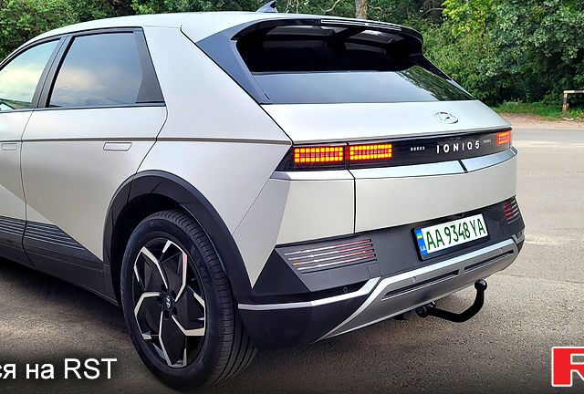 Серый Хендай Ioniq 5, объемом двигателя 0 л и пробегом 18 тыс. км за 26700 $, фото 2 на Automoto.ua