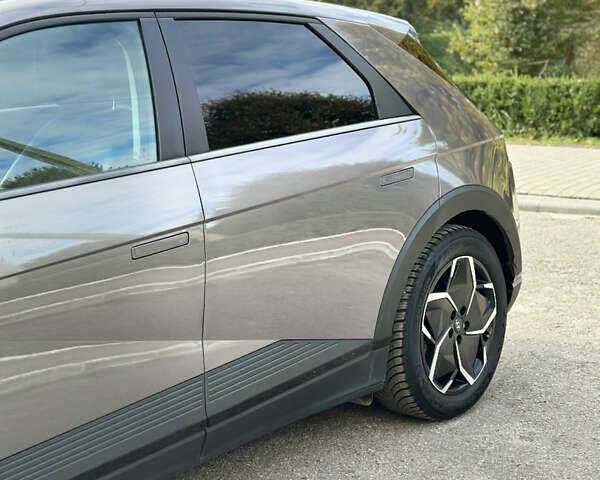 Серый Хендай Ioniq 5, объемом двигателя 0 л и пробегом 185 тыс. км за 23900 $, фото 19 на Automoto.ua