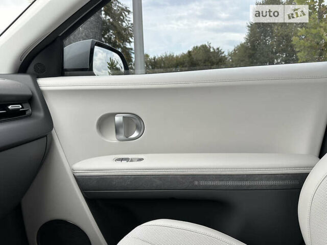 Серый Хендай Ioniq 5, объемом двигателя 0 л и пробегом 55 тыс. км за 29999 $, фото 58 на Automoto.ua