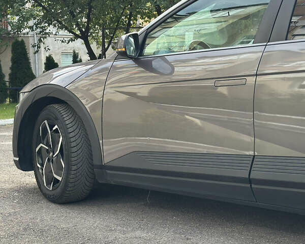 Серый Хендай Ioniq 5, объемом двигателя 0 л и пробегом 185 тыс. км за 23900 $, фото 18 на Automoto.ua