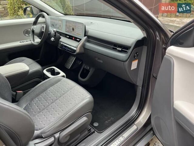 Серый Хендай Ioniq 5, объемом двигателя 0 л и пробегом 55 тыс. км за 24999 $, фото 31 на Automoto.ua