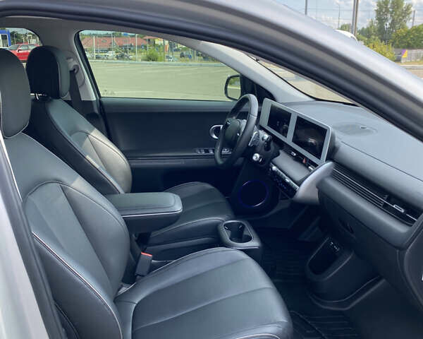 Серый Хендай Ioniq 5, объемом двигателя 0 л и пробегом 28 тыс. км за 27000 $, фото 19 на Automoto.ua