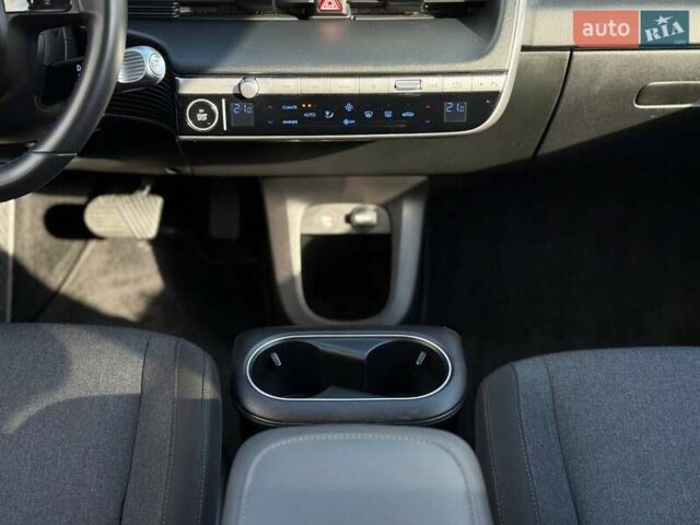 Серый Хендай Ioniq 5, объемом двигателя 0 л и пробегом 90 тыс. км за 23500 $, фото 44 на Automoto.ua