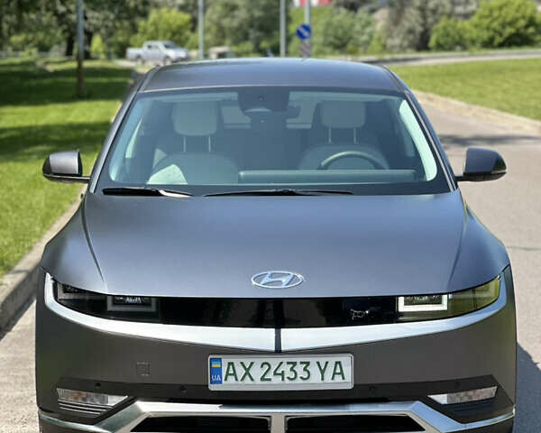 Серый Хендай Ioniq 5, объемом двигателя 0 л и пробегом 1 тыс. км за 27900 $, фото 1 на Automoto.ua