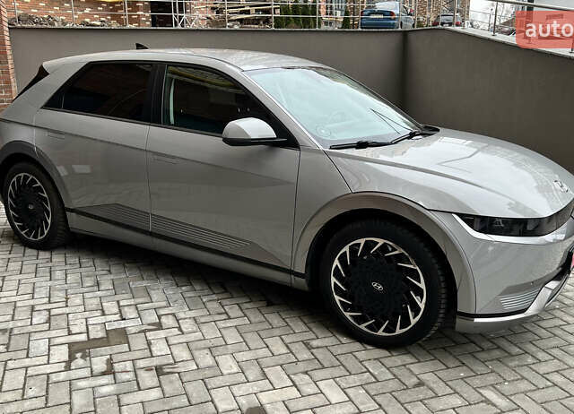 Серый Хендай Ioniq 5, объемом двигателя 0 л и пробегом 163 тыс. км за 22999 $, фото 5 на Automoto.ua