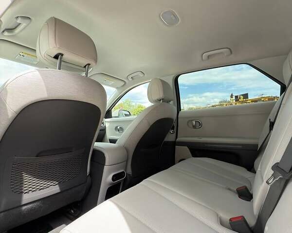 Сірий Хендай Ioniq 5, об'ємом двигуна 0 л та пробігом 56 тис. км за 26900 $, фото 13 на Automoto.ua