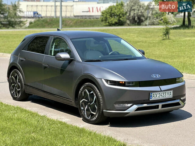 Серый Хендай Ioniq 5, объемом двигателя 0 л и пробегом 1 тыс. км за 27900 $, фото 2 на Automoto.ua