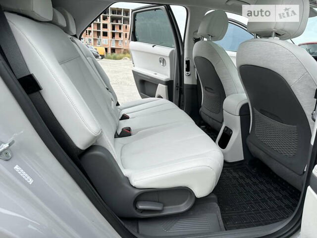 Серый Хендай Ioniq 5, объемом двигателя 0 л и пробегом 55 тыс. км за 29999 $, фото 33 на Automoto.ua