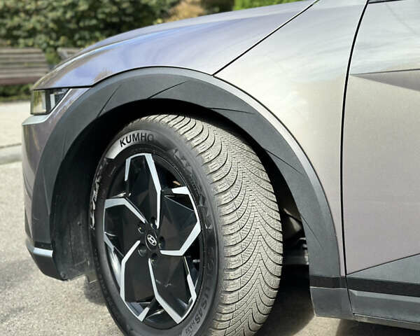 Серый Хендай Ioniq 5, объемом двигателя 0 л и пробегом 185 тыс. км за 23900 $, фото 41 на Automoto.ua