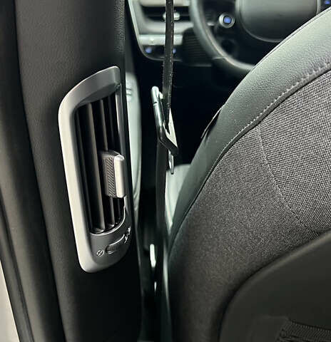 Серый Хендай Ioniq 5, объемом двигателя 0 л и пробегом 163 тыс. км за 22999 $, фото 32 на Automoto.ua