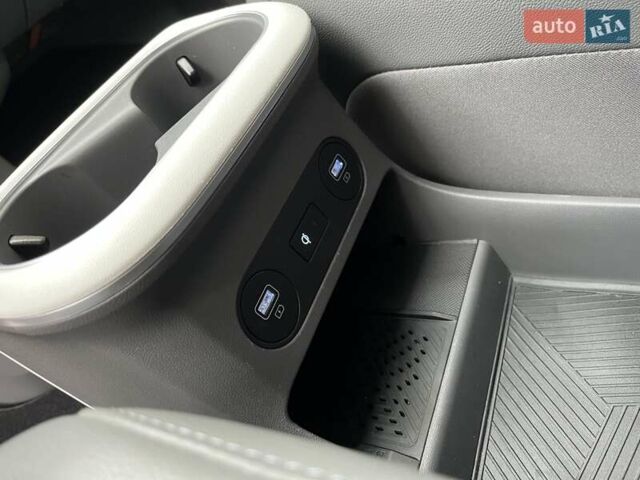 Серый Хендай Ioniq 5, объемом двигателя 0 л и пробегом 55 тыс. км за 24999 $, фото 39 на Automoto.ua