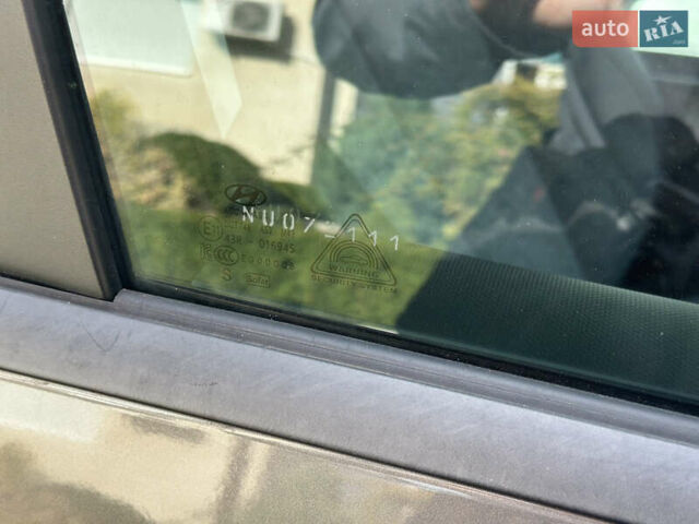 Серый Хендай Ioniq 5, объемом двигателя 0 л и пробегом 185 тыс. км за 23900 $, фото 48 на Automoto.ua