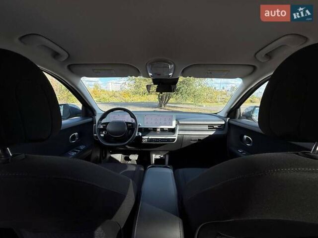 Серый Хендай Ioniq 5, объемом двигателя 0 л и пробегом 90 тыс. км за 23500 $, фото 40 на Automoto.ua