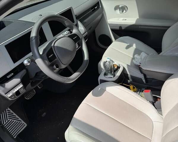 Серый Хендай Ioniq 5, объемом двигателя 0 л и пробегом 44 тыс. км за 35000 $, фото 1 на Automoto.ua