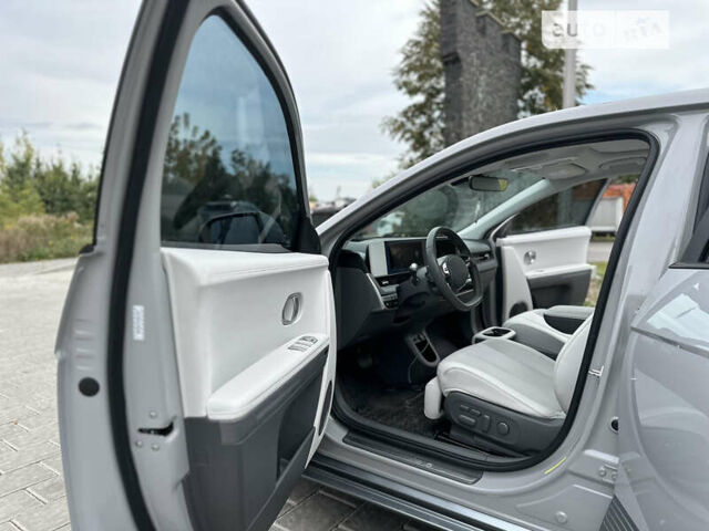 Серый Хендай Ioniq 5, объемом двигателя 0 л и пробегом 55 тыс. км за 29999 $, фото 23 на Automoto.ua