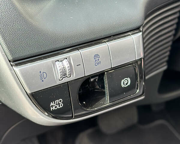 Серый Хендай Ioniq 5, объемом двигателя 0 л и пробегом 185 тыс. км за 23900 $, фото 63 на Automoto.ua