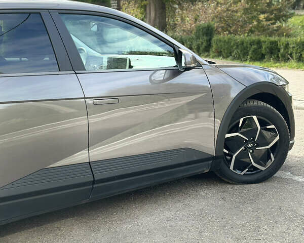 Серый Хендай Ioniq 5, объемом двигателя 0 л и пробегом 185 тыс. км за 23900 $, фото 30 на Automoto.ua