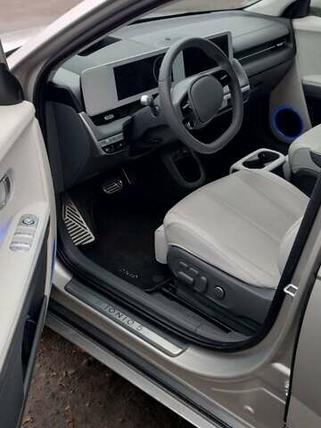 Сірий Хендай Ioniq 5, об'ємом двигуна 0 л та пробігом 17 тис. км за 35000 $, фото 10 на Automoto.ua