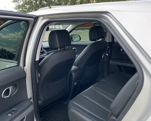 Серый Хендай Ioniq 5, объемом двигателя 0 л и пробегом 28 тыс. км за 27000 $, фото 16 на Automoto.ua