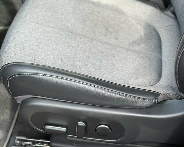 Серый Хендай Ioniq 5, объемом двигателя 0 л и пробегом 185 тыс. км за 23900 $, фото 61 на Automoto.ua