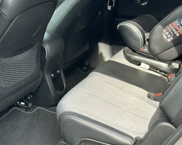 Серый Хендай Ioniq 5, объемом двигателя 0 л и пробегом 185 тыс. км за 23900 $, фото 66 на Automoto.ua