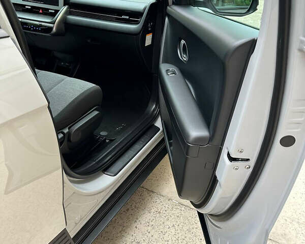Сірий Хендай Ioniq 5, об'ємом двигуна 0 л та пробігом 151 тис. км за 22700 $, фото 59 на Automoto.ua