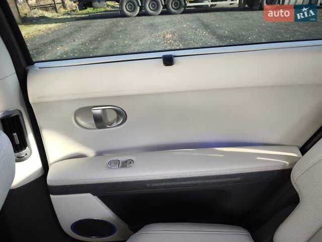 Серый Хендай Ioniq 5, объемом двигателя 0 л и пробегом 38 тыс. км за 31500 $, фото 3 на Automoto.ua