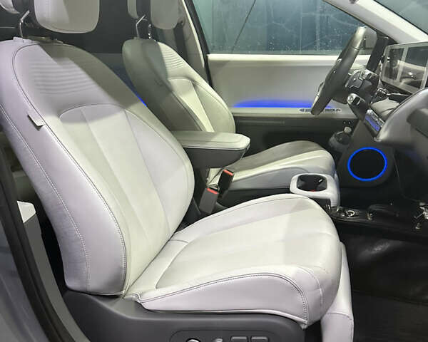 Сірий Хендай Ioniq 5, об'ємом двигуна 0 л та пробігом 105 тис. км за 33000 $, фото 12 на Automoto.ua