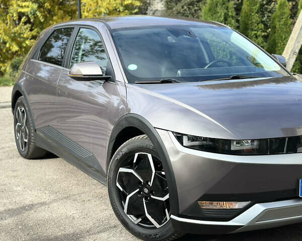Серый Хендай Ioniq 5, объемом двигателя 0 л и пробегом 185 тыс. км за 23900 $, фото 3 на Automoto.ua