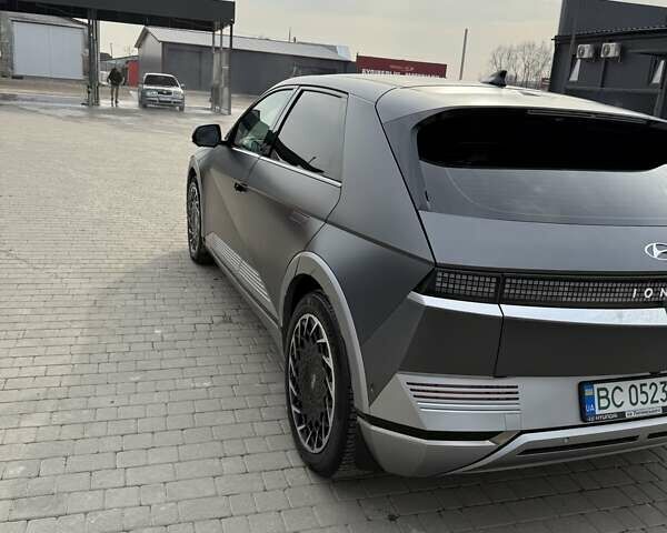 Серый Хендай Ioniq 5, объемом двигателя 0 л и пробегом 24 тыс. км за 41000 $, фото 1 на Automoto.ua