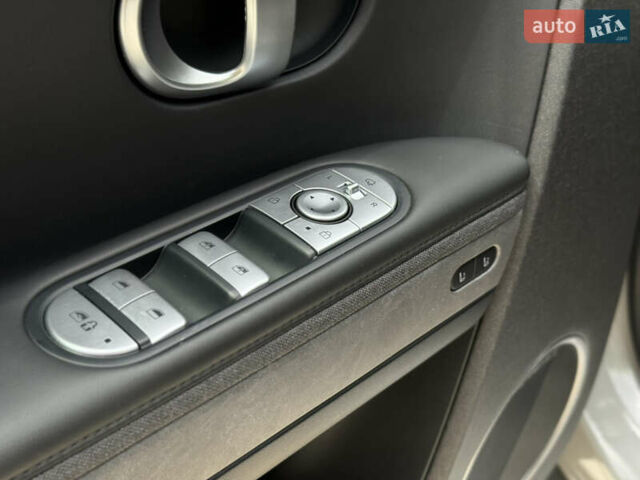 Серый Хендай Ioniq 5, объемом двигателя 0 л и пробегом 20 тыс. км за 27999 $, фото 14 на Automoto.ua