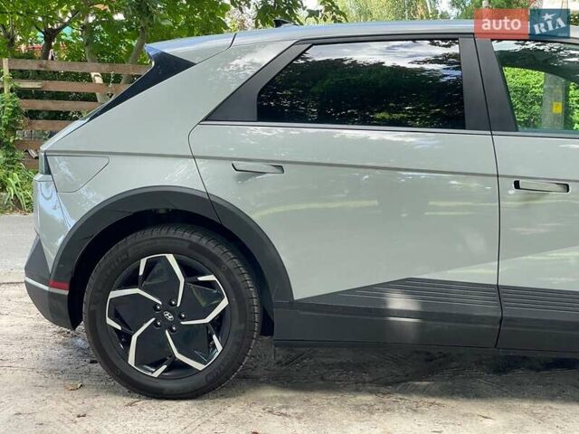 Серый Хендай Ioniq 5, объемом двигателя 0 л и пробегом 1 тыс. км за 37940 $, фото 7 на Automoto.ua