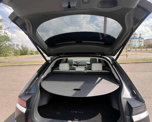 Сірий Хендай Ioniq 5, об'ємом двигуна 0 л та пробігом 13 тис. км за 33500 $, фото 24 на Automoto.ua
