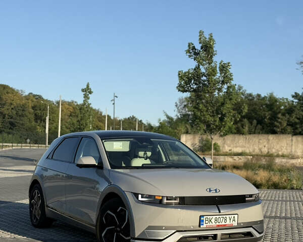 Серый Хендай Ioniq 5, объемом двигателя 0 л и пробегом 21 тыс. км за 32300 $, фото 2 на Automoto.ua