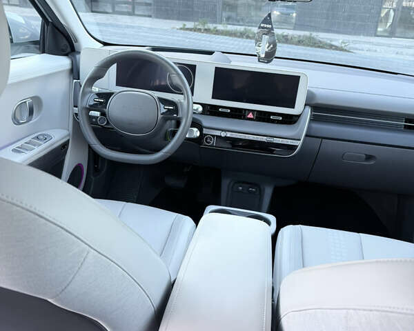 Серый Хендай Ioniq 5, объемом двигателя 0 л и пробегом 27 тыс. км за 30500 $, фото 8 на Automoto.ua