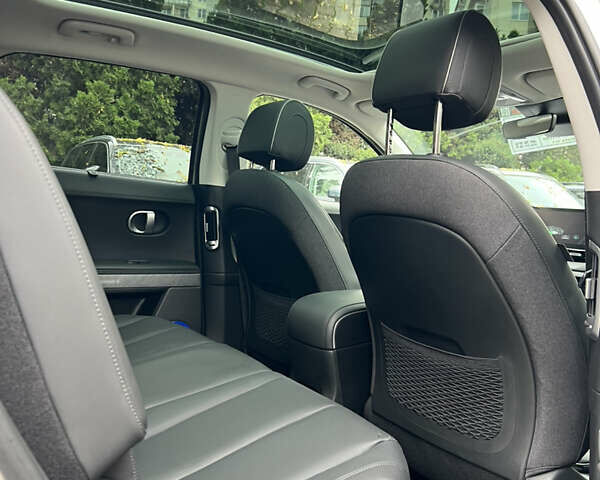 Серый Хендай Ioniq 5, объемом двигателя 0 л и пробегом 28 тыс. км за 31300 $, фото 17 на Automoto.ua