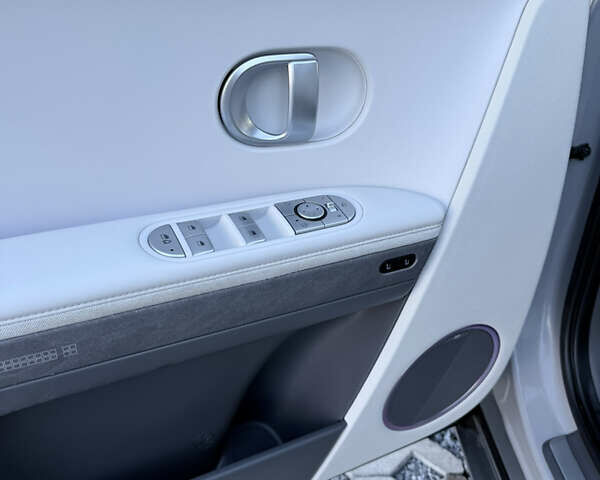 Серый Хендай Ioniq 5, объемом двигателя 0 л и пробегом 27 тыс. км за 30500 $, фото 14 на Automoto.ua