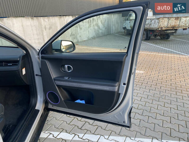 Серый Хендай Ioniq 5, объемом двигателя 0 л и пробегом 18 тыс. км за 28900 $, фото 21 на Automoto.ua