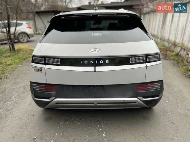 Серый Хендай Ioniq 5, объемом двигателя 0 л и пробегом 30 тыс. км за 17999 $, фото 6 на Automoto.ua